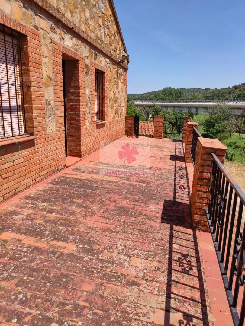 Terrassa de Casa o xalet en venda en Alanís amb Jardí privat, Terrassa i Traster