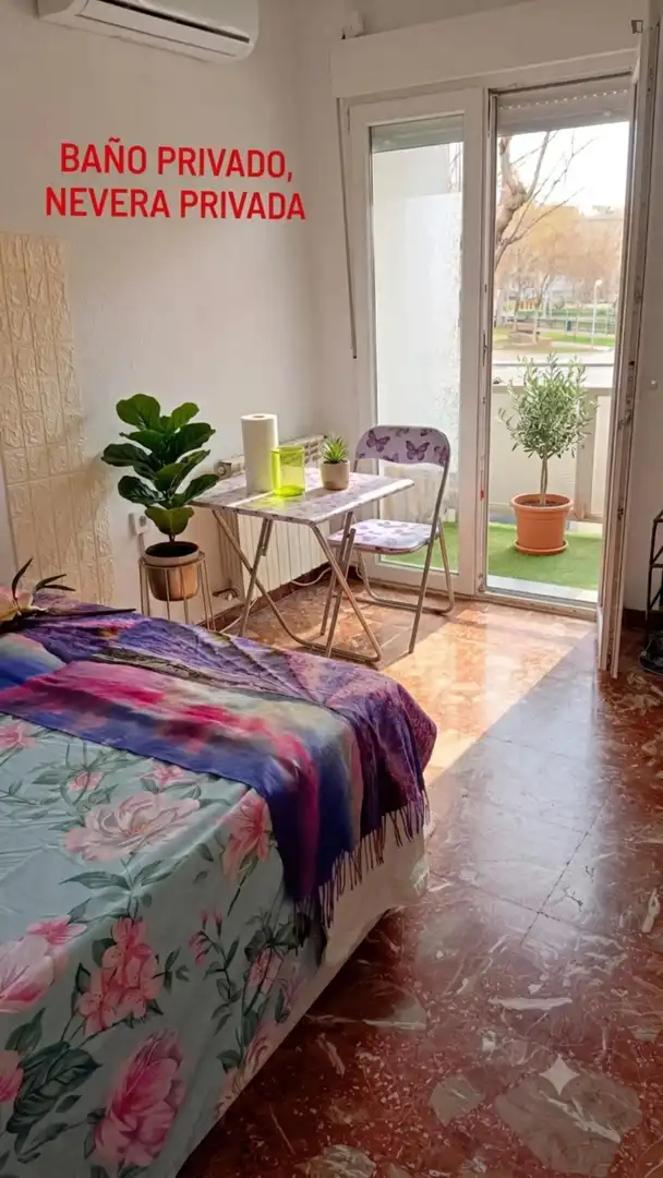 Dormitori de Apartament per a compartir en Madrid amb Aire condicionat, Calefacció i Moblat
