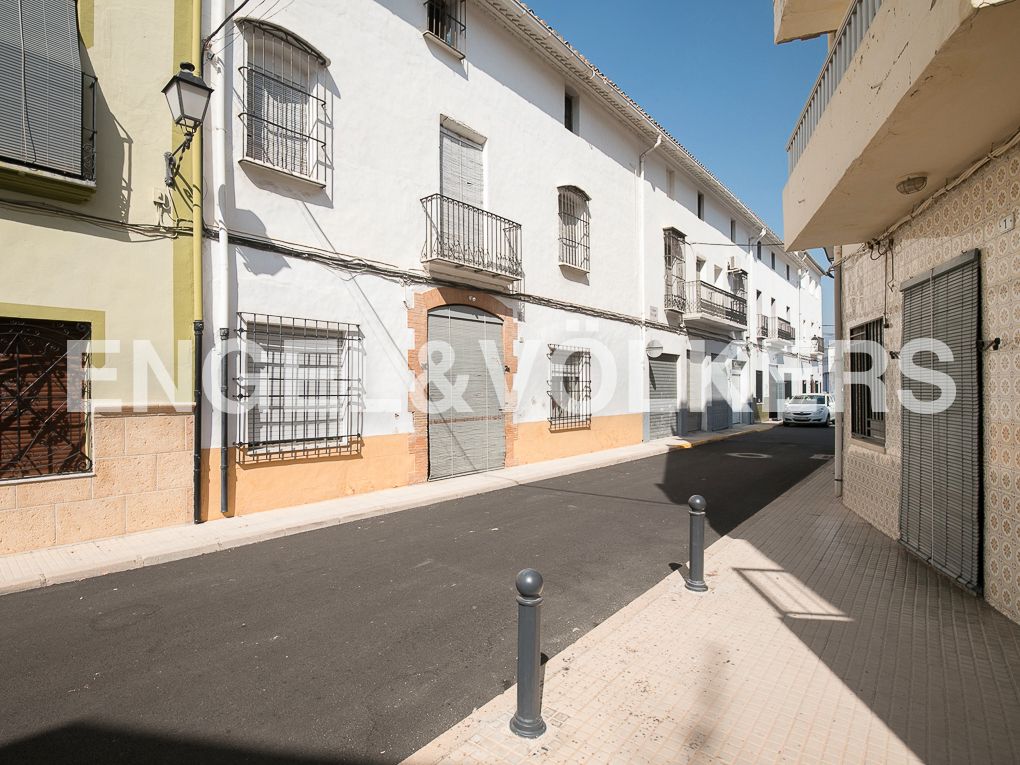 Exterior view of House or chalet for sale in Alfauir  with Air Conditioner, Heating and Furnished