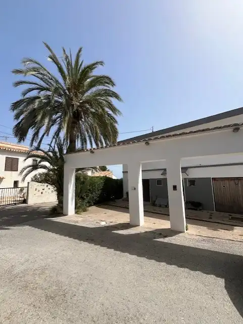 Vista exterior de Edifici en venda en Calpe / Calp