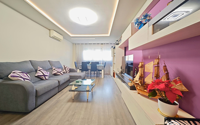 Living room of Flat for sale in  Zaragoza Capital  with Air Conditioner, Heating and Private garden