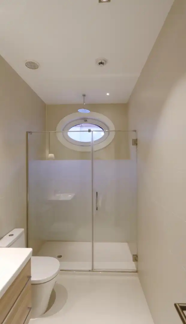 Baño de Ático en venta en Madrid con Aire acondicionado, Calefacción y Jardín privado