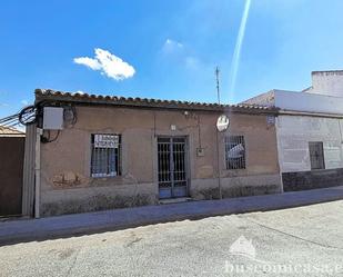 Vista exterior de Casa adosada en venda en Linares