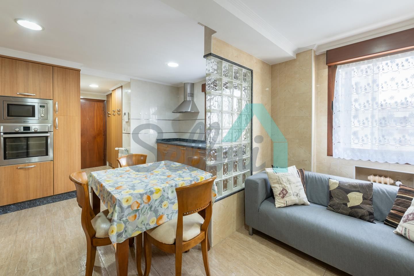 Sala d'estar de Pis per a compartir en Oviedo  amb Calefacció, Parquet i Terrassa