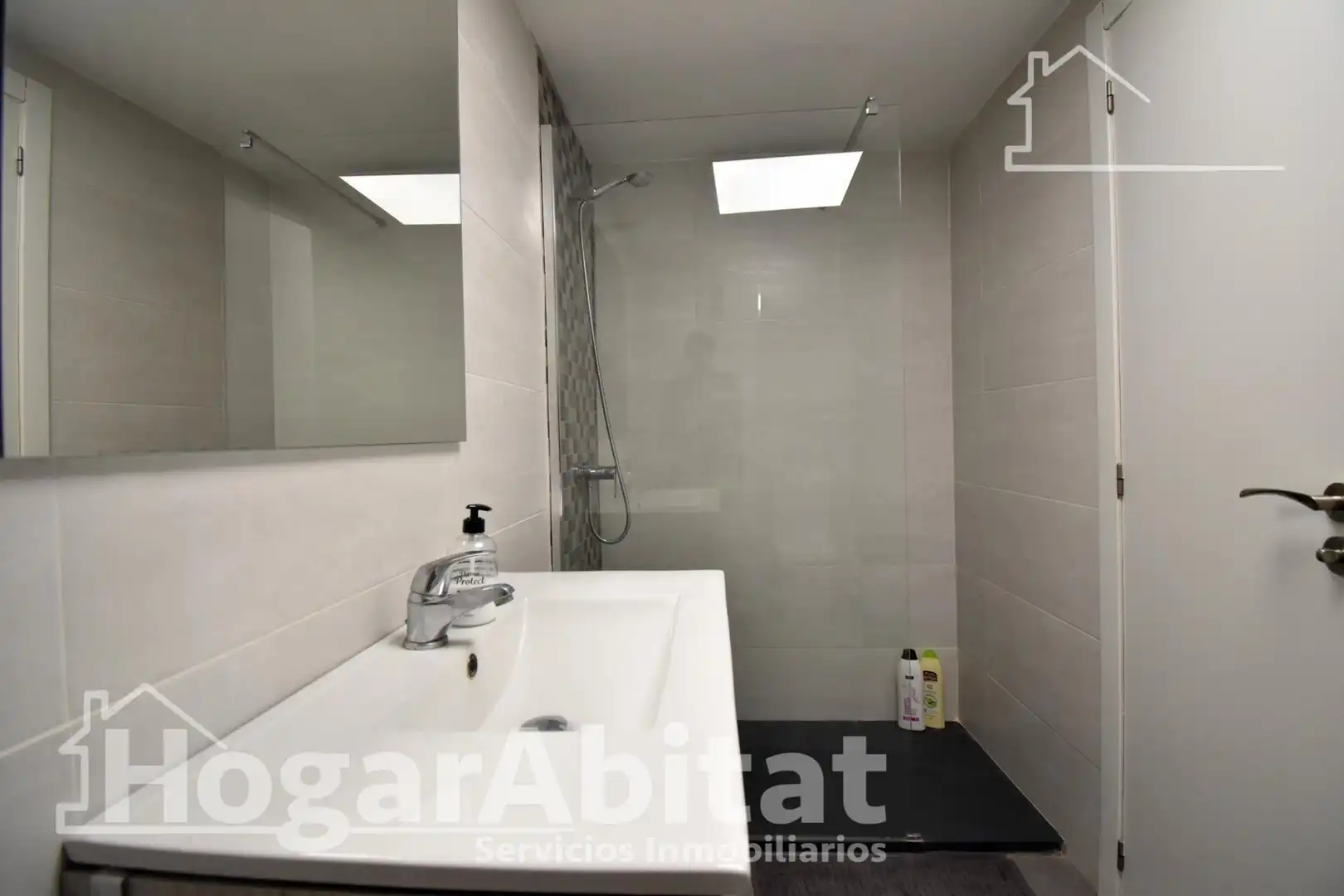 Bathroom of Flat for sale in Miramar  with Air Conditioner, Terrace and Balcony