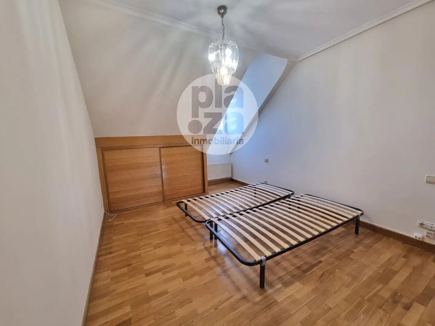 Habitación de Ático de alquiler en Burgos con Calefacción, Terraza y Trastero