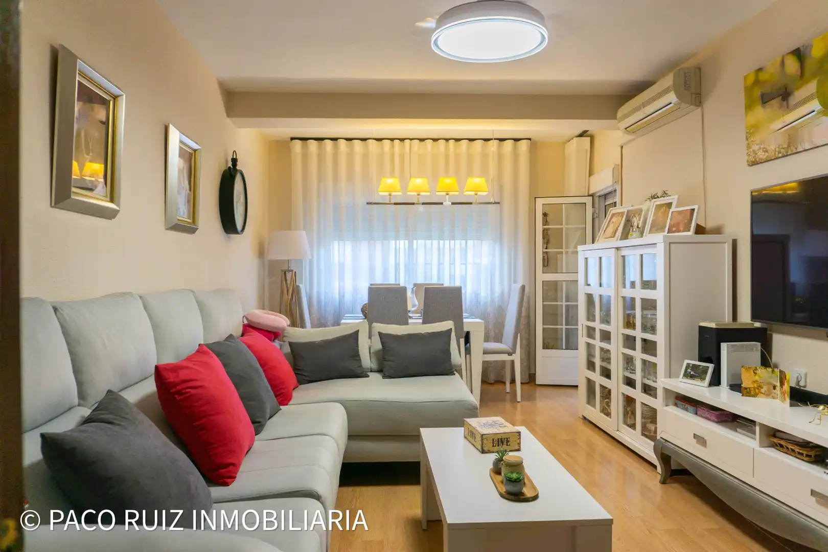 Sala d'estar de Pis en venda en Almería amb Balcó