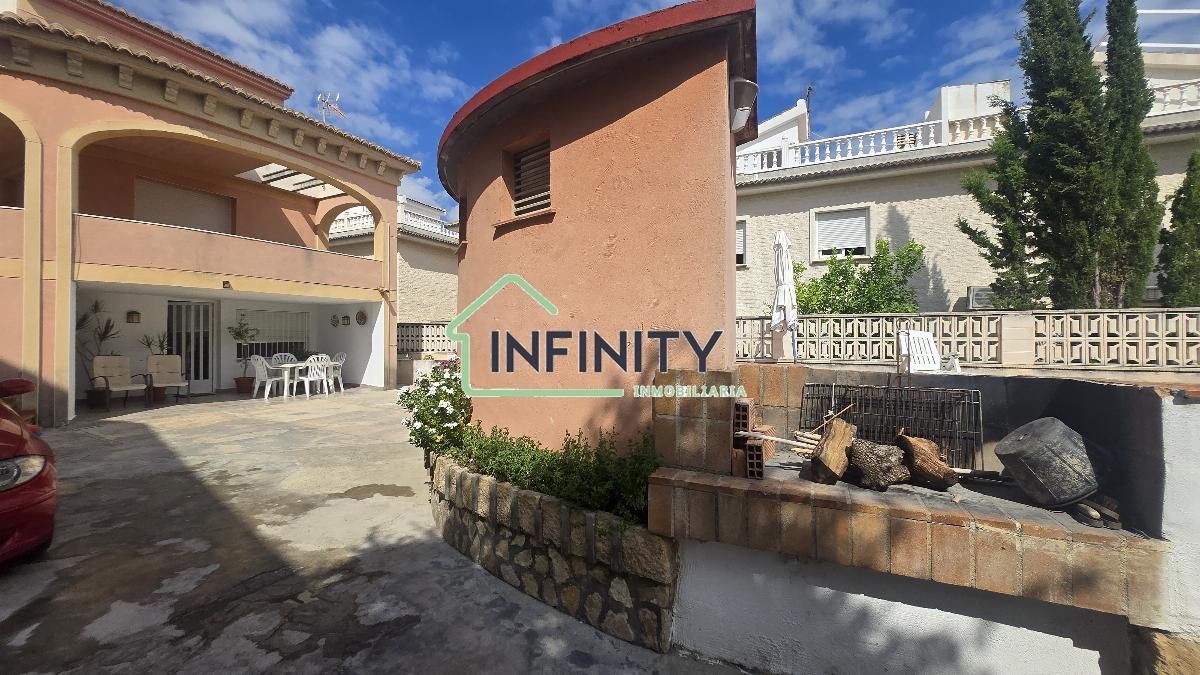 Exterior view of House or chalet for sale in Oliva  with Air Conditioner, Terrace and Storage room