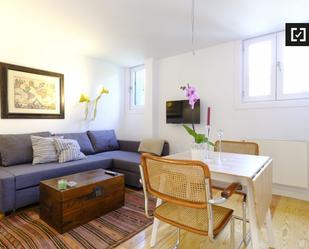 Living room of Flat to rent in  Madrid Capital  with Air Conditioner, Heating and Furnished