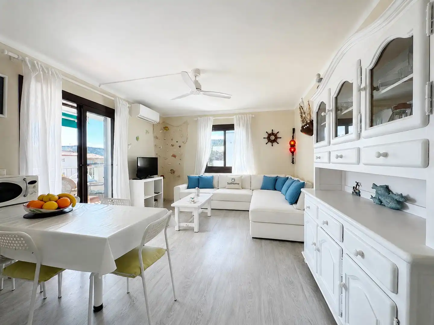 Wohnzimmer von Wohnungen zum Verkauf in L'Escala mit Klimaanlage, Parkett und Terrasse