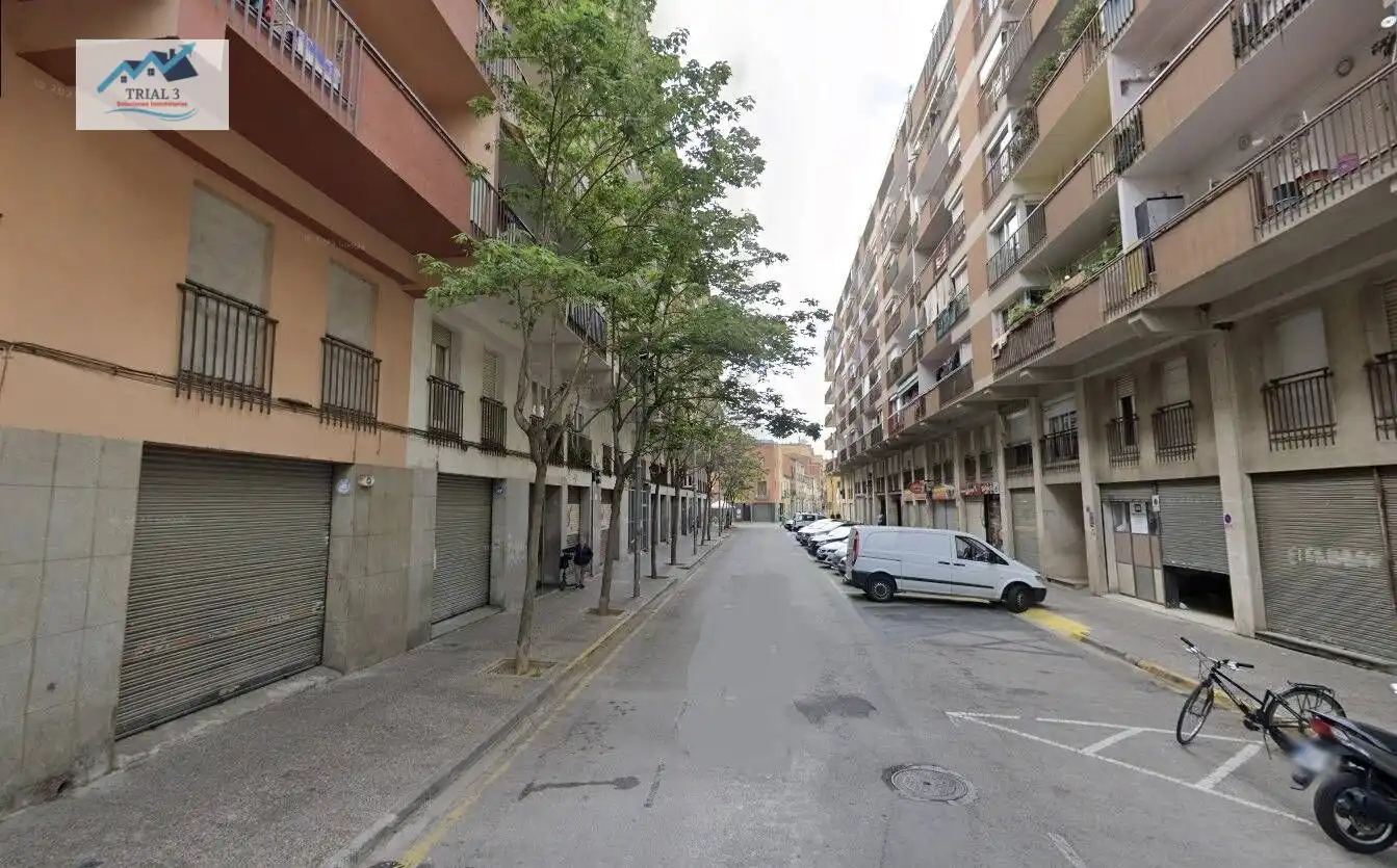 Vista exterior de Pis en venda en Salt amb Balcó