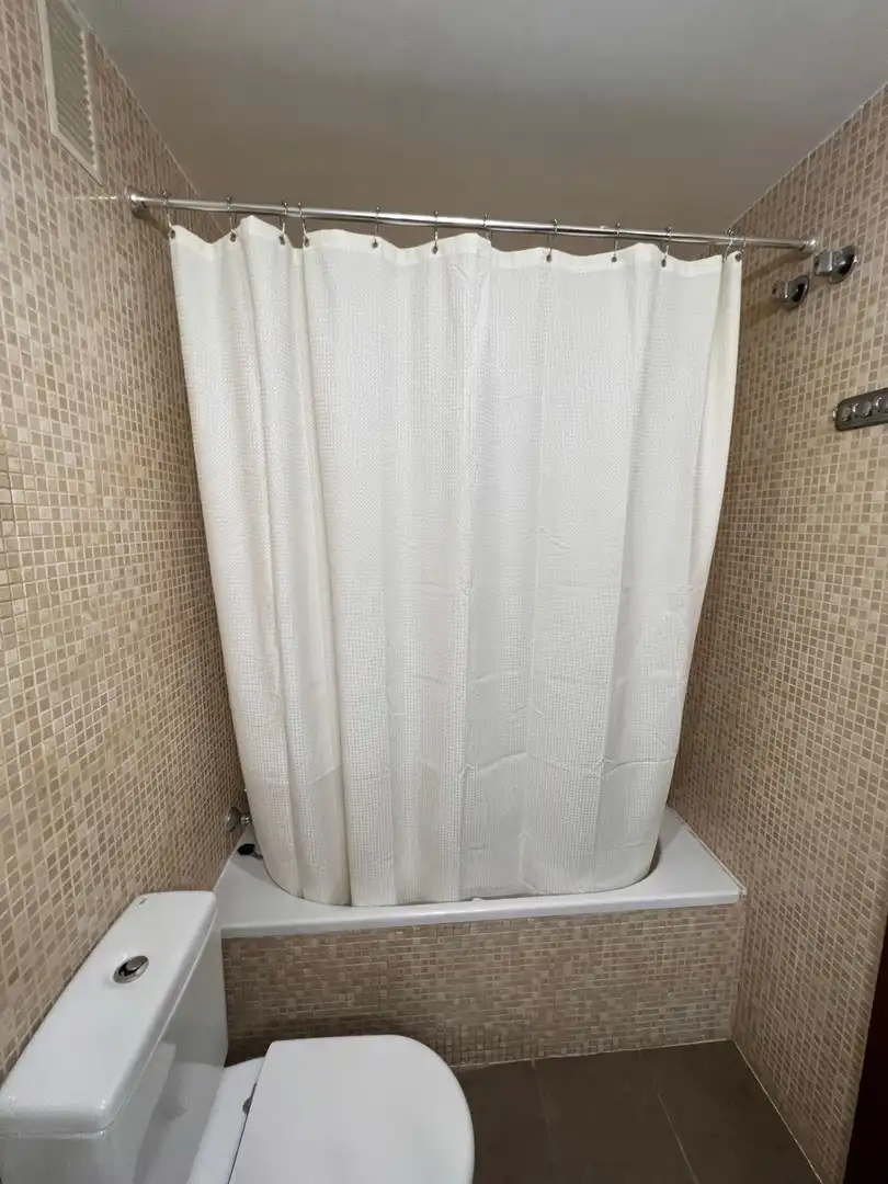 Bany de Pis en venda en Sevilla amb Aire condicionat, Calefacció i Piscina comunitària