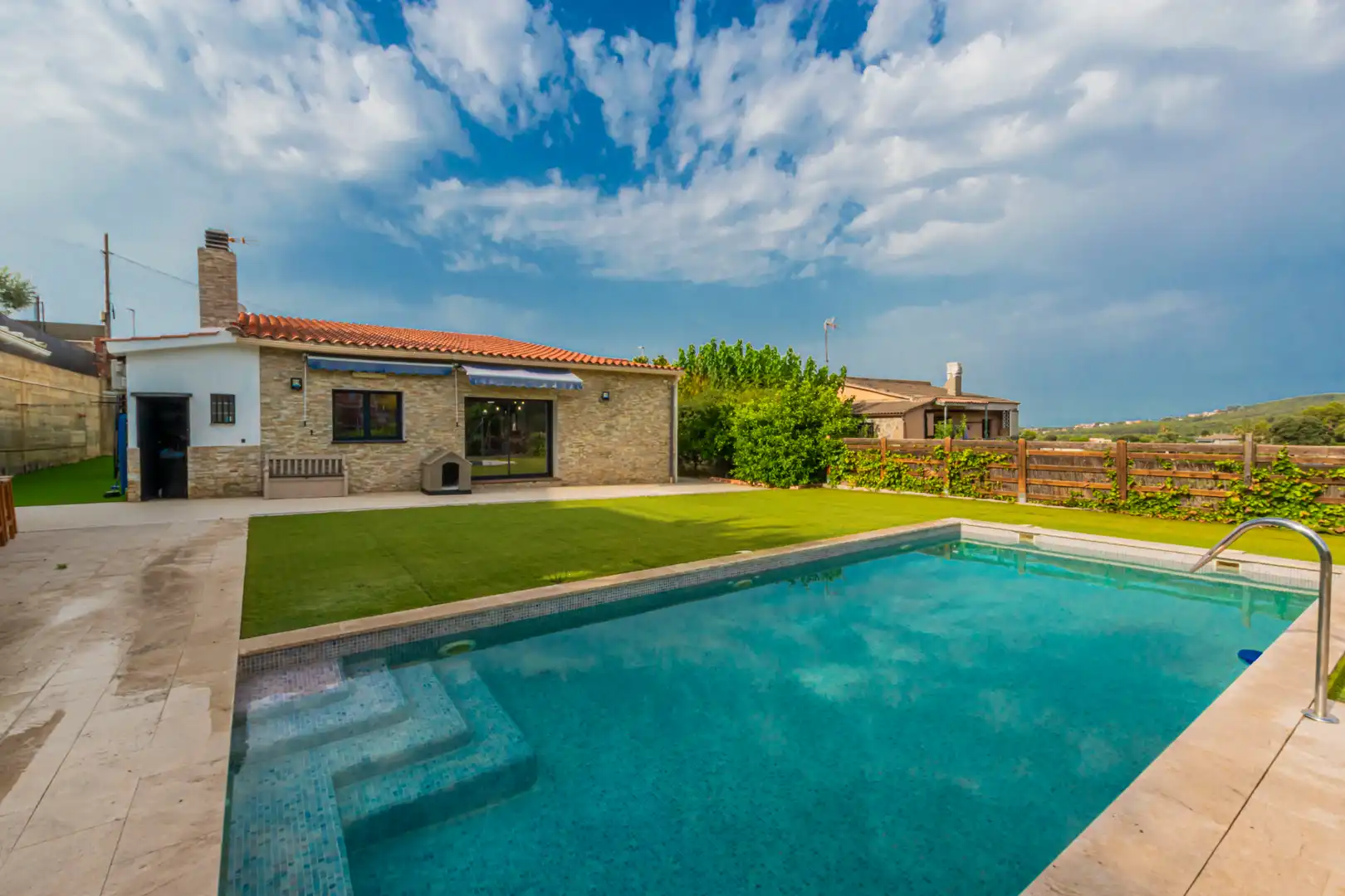 Piscina de Casa o xalet en venda en Terrassa amb Aire condicionat, Calefacció i Jardí privat