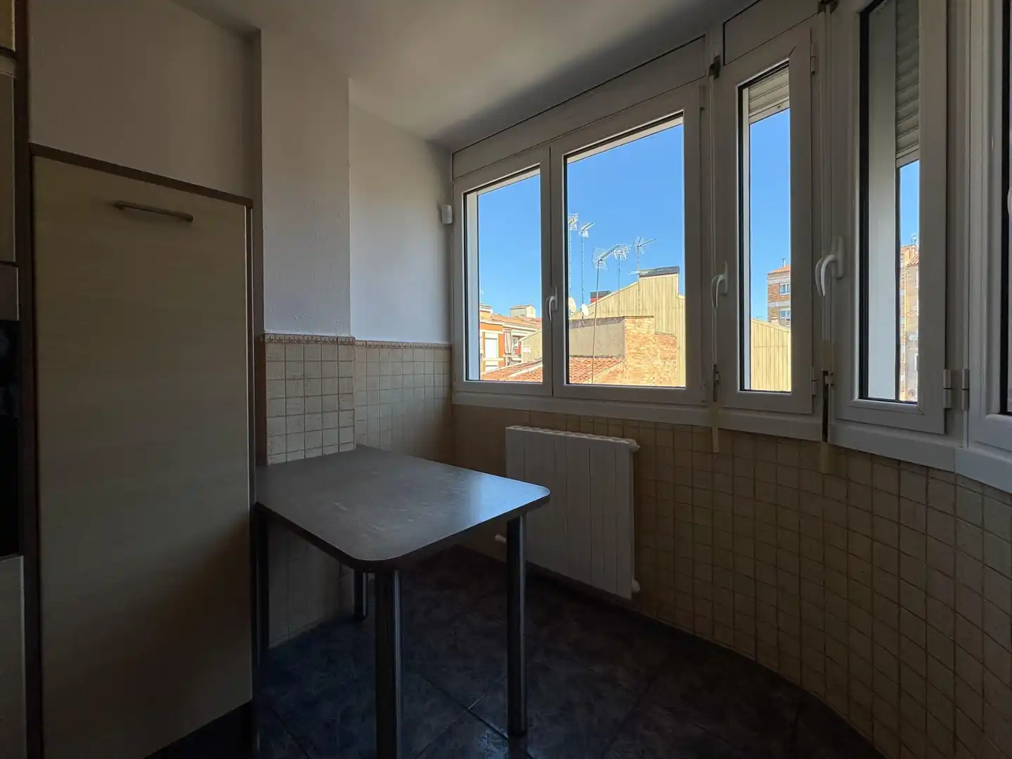 Cuina de Pis en venda en Manresa amb Calefacció, Traster i Balcó