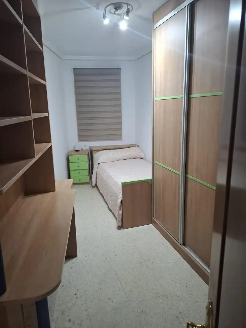 Bedroom of Flat for share in Córdoba  with Air Conditioner, Heating and Furnished