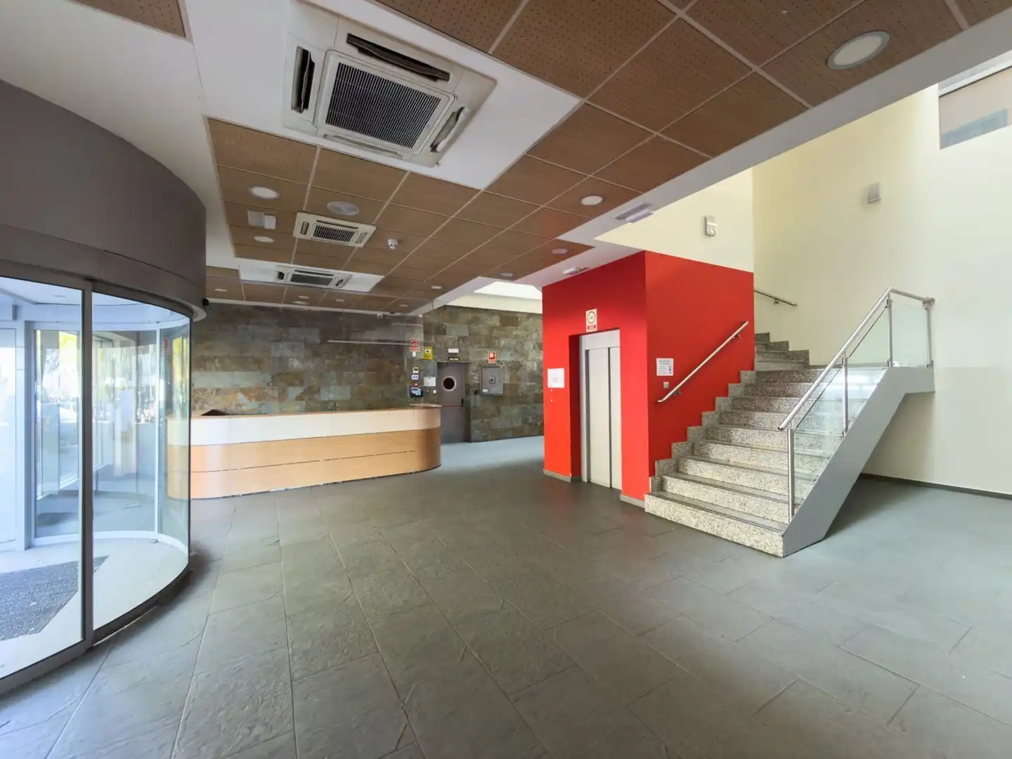Gemischtgenutztes Gebäude zum Verkauf in Montserrat - Parque Empresarial, imagen 2