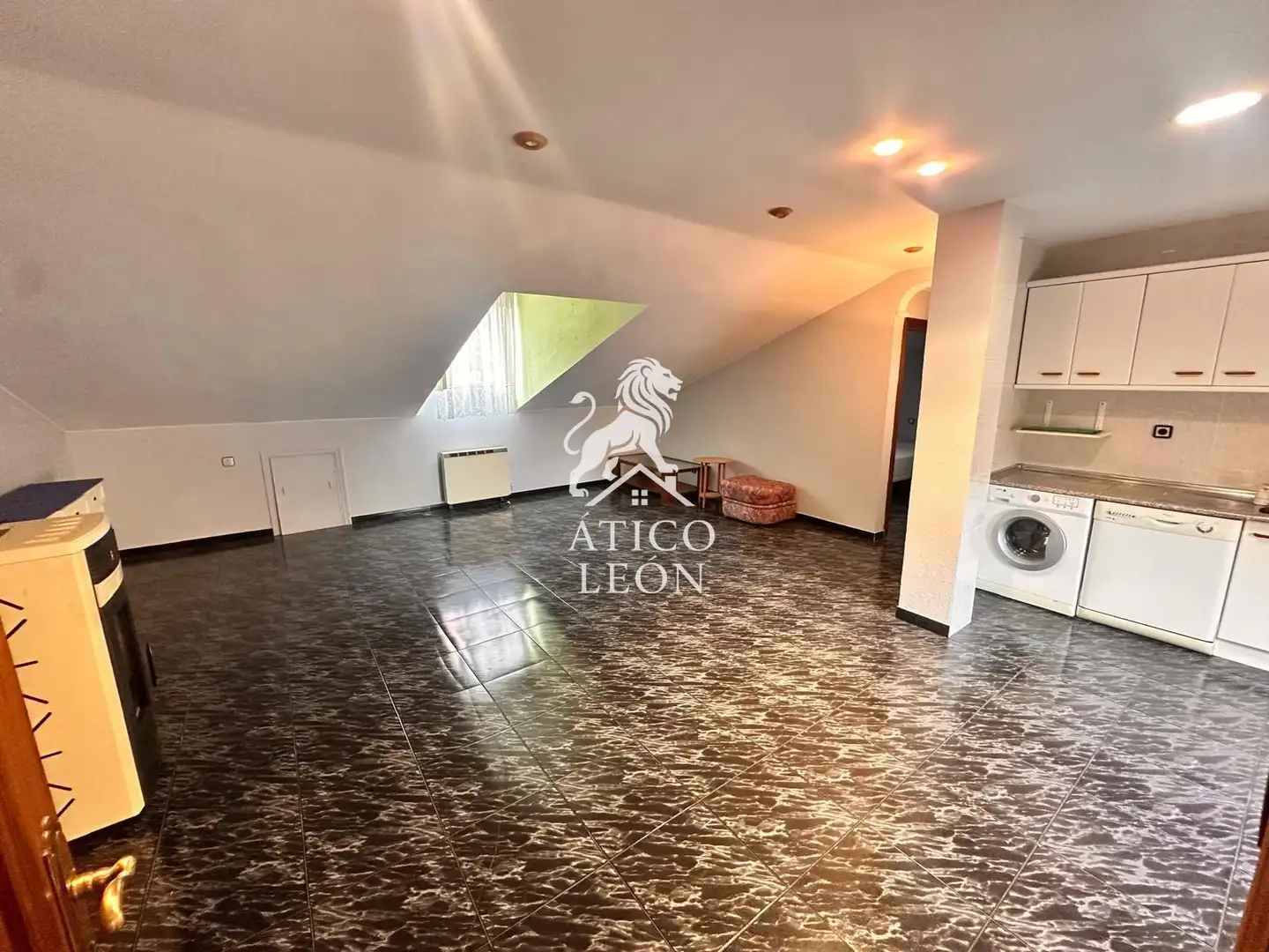 Sala de estar de Casa o chalet en venta en León Capital  con Calefacción, Terraza y Trastero