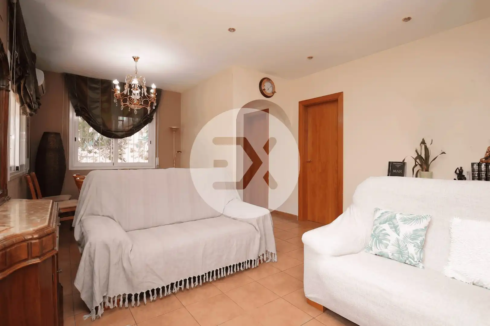Sala d'estar de Casa o xalet en venda en Castelldefels amb Jardí privat