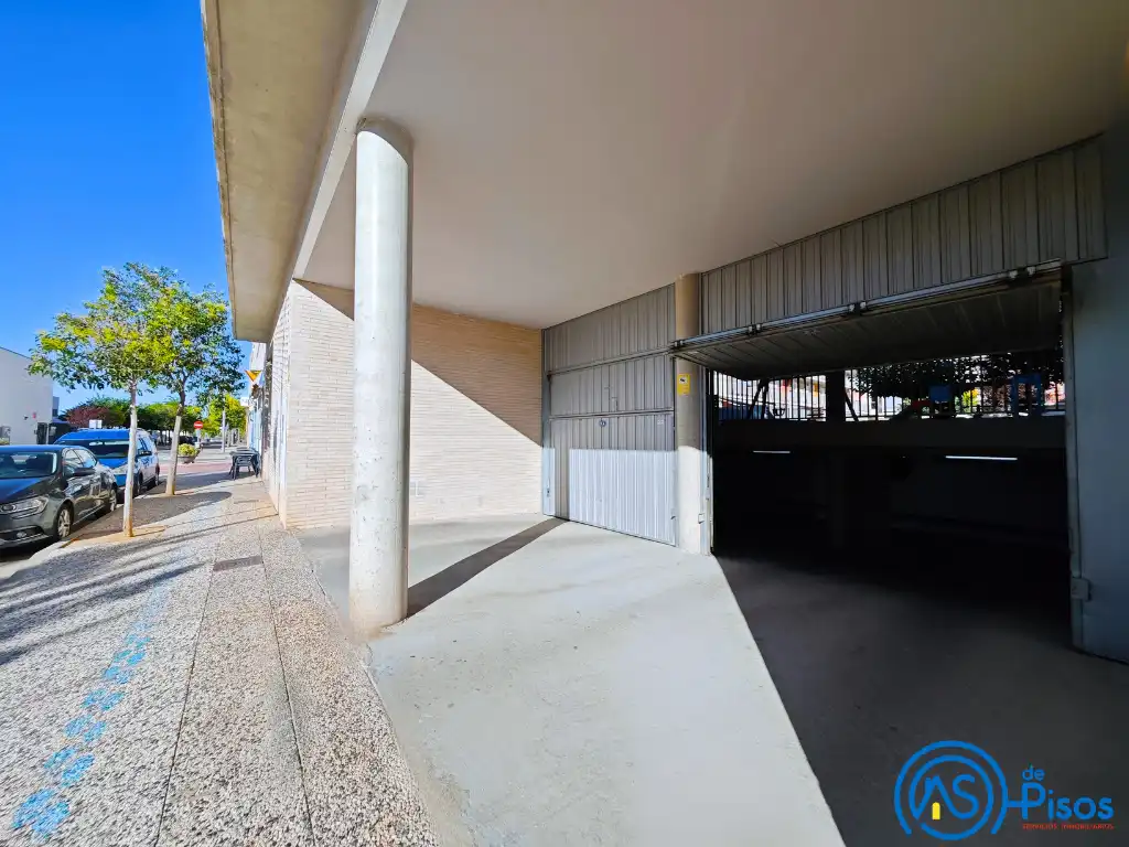 Parking de Piso de alquiler en Cadrete con Calefacción, Jardín privado y Parquet