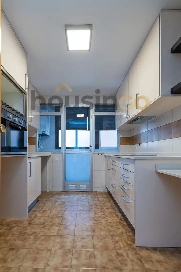 Kitchen of Flat for rent in Madrid  with Air Conditioner, Heating and Storage room