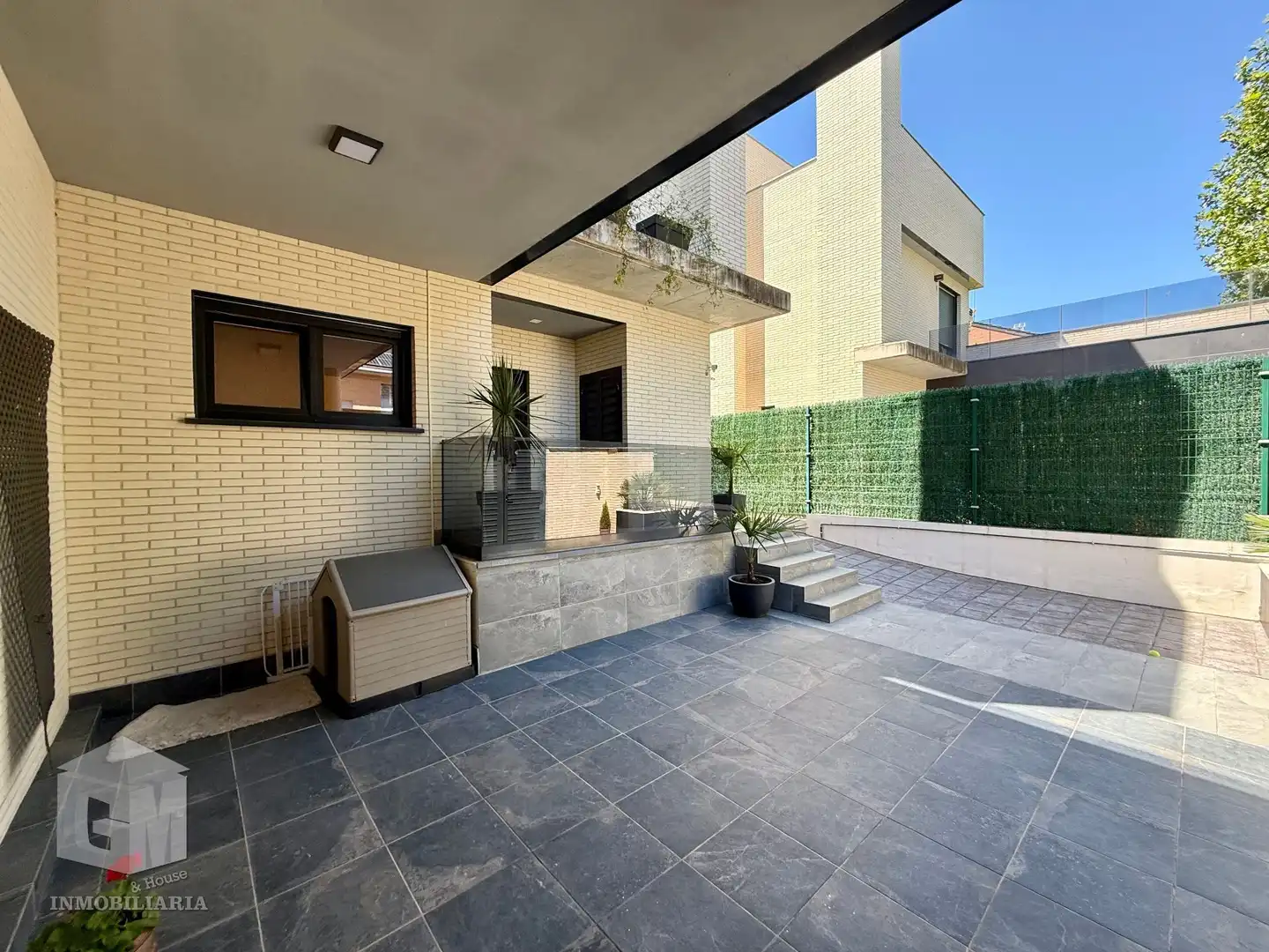 Terrasse von Einfamilien-Reihenhaus zum Verkauf in Arroyomolinos (Madrid) mit Klimaanlage, Heizung und Privatgarten
