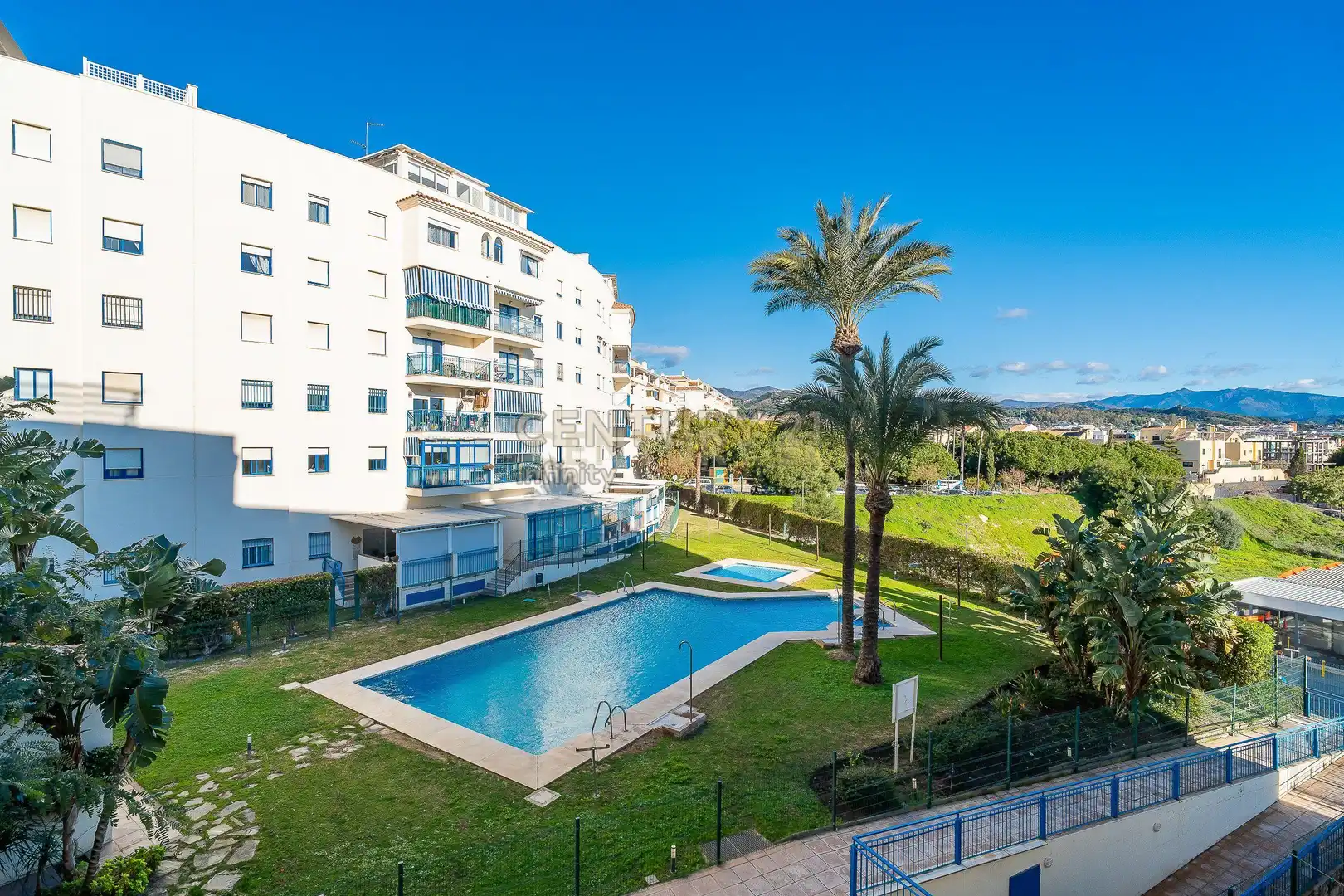 Vista exterior de Apartamento en venta en Estepona con Jardín privado, Horno y Piscina comunitaria