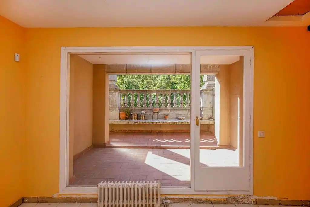 Casa adosada en venda en Olot amb Balcó