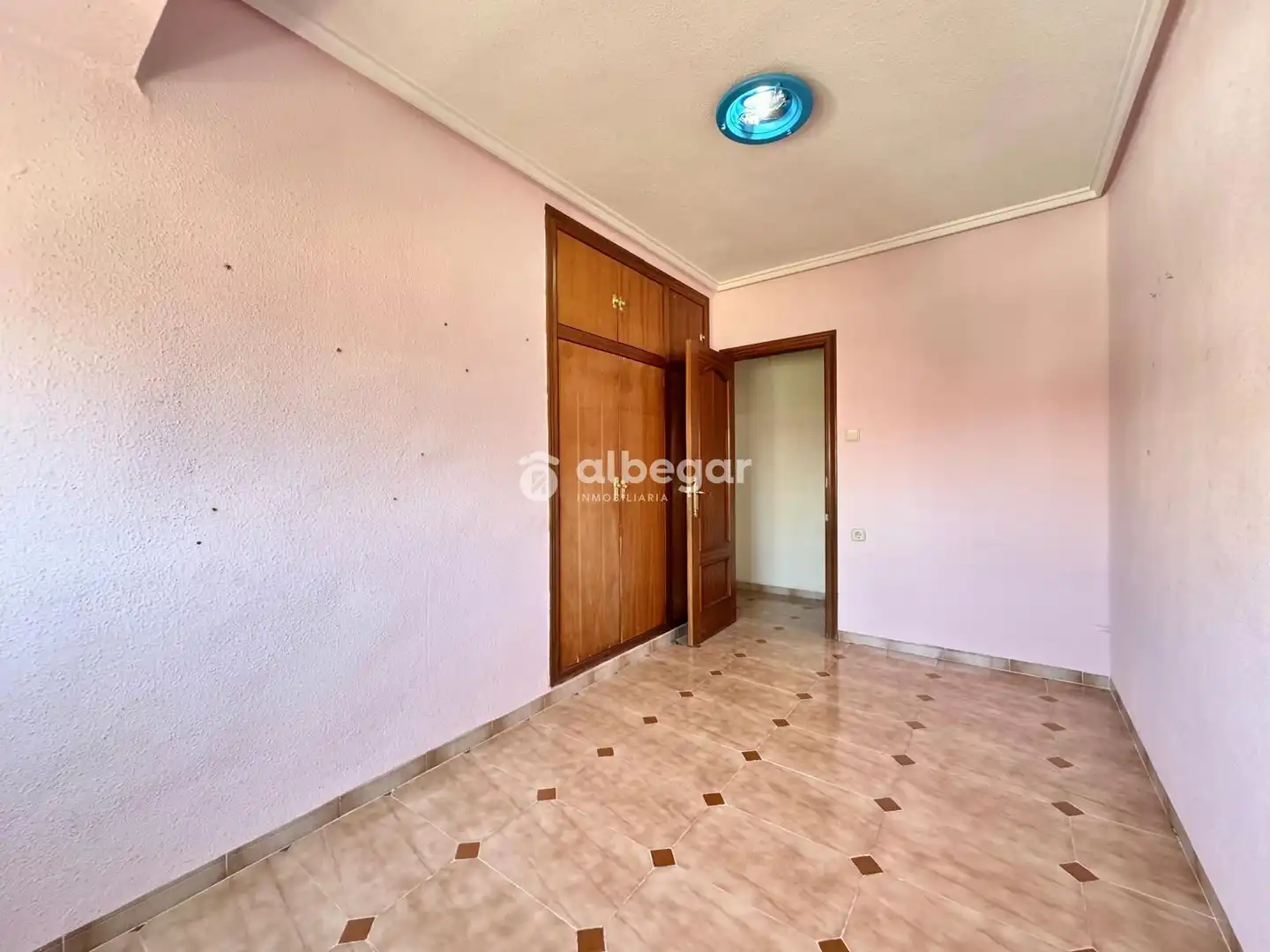 Habitación de Piso en venta en Valencia con Terraza, Trastero y Horno