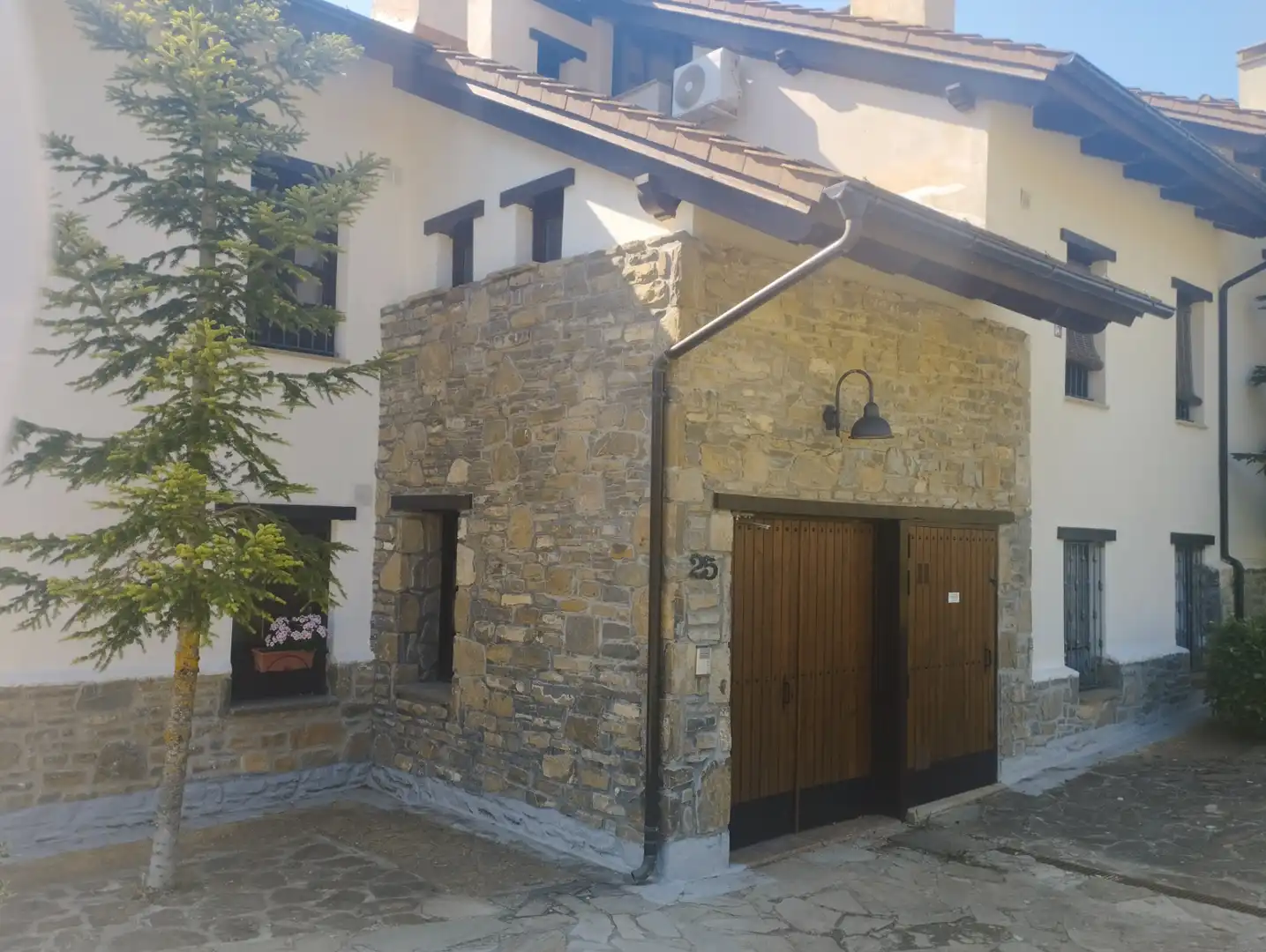Vista exterior de Dúplex en venta en Jaca con Aire acondicionado, Calefacción y Parquet