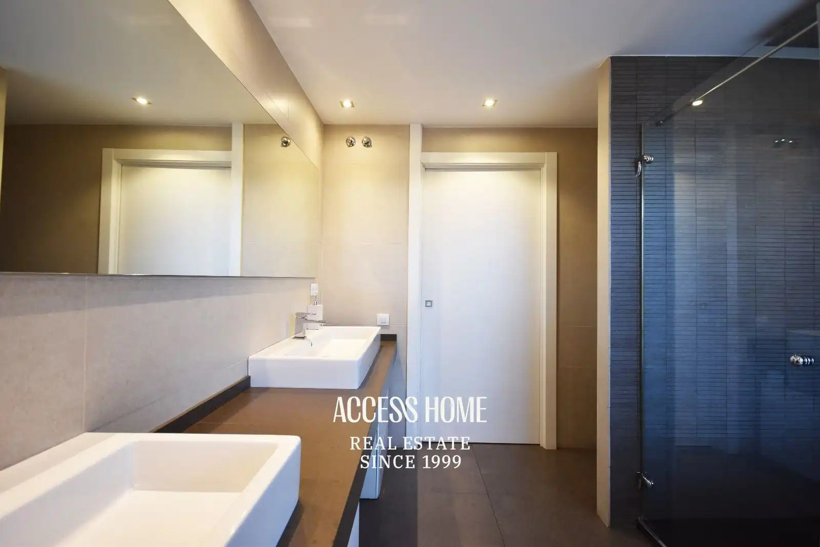 Baño de Casa o chalet de alquiler en Alella con Aire acondicionado, Calefacción y Terraza