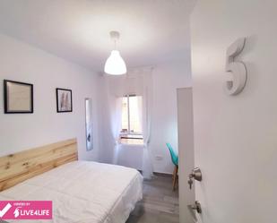 Bedroom of Flat to share in  Granada Capital  with Air Conditioner