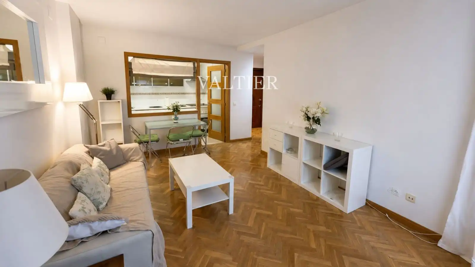 Living room of Flat for rent in Madrid  with Air Conditioner, Terrace and Furnished