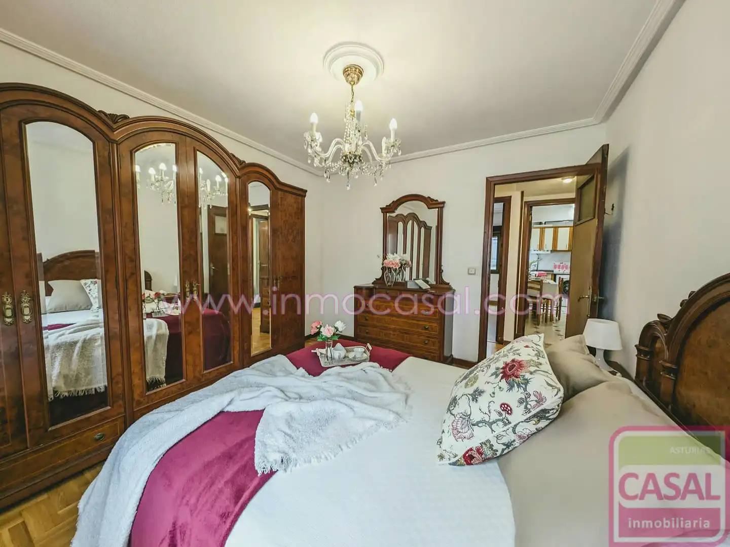 Habitación de Piso en venta en Oviedo  con Calefacción, Trastero y Amueblado