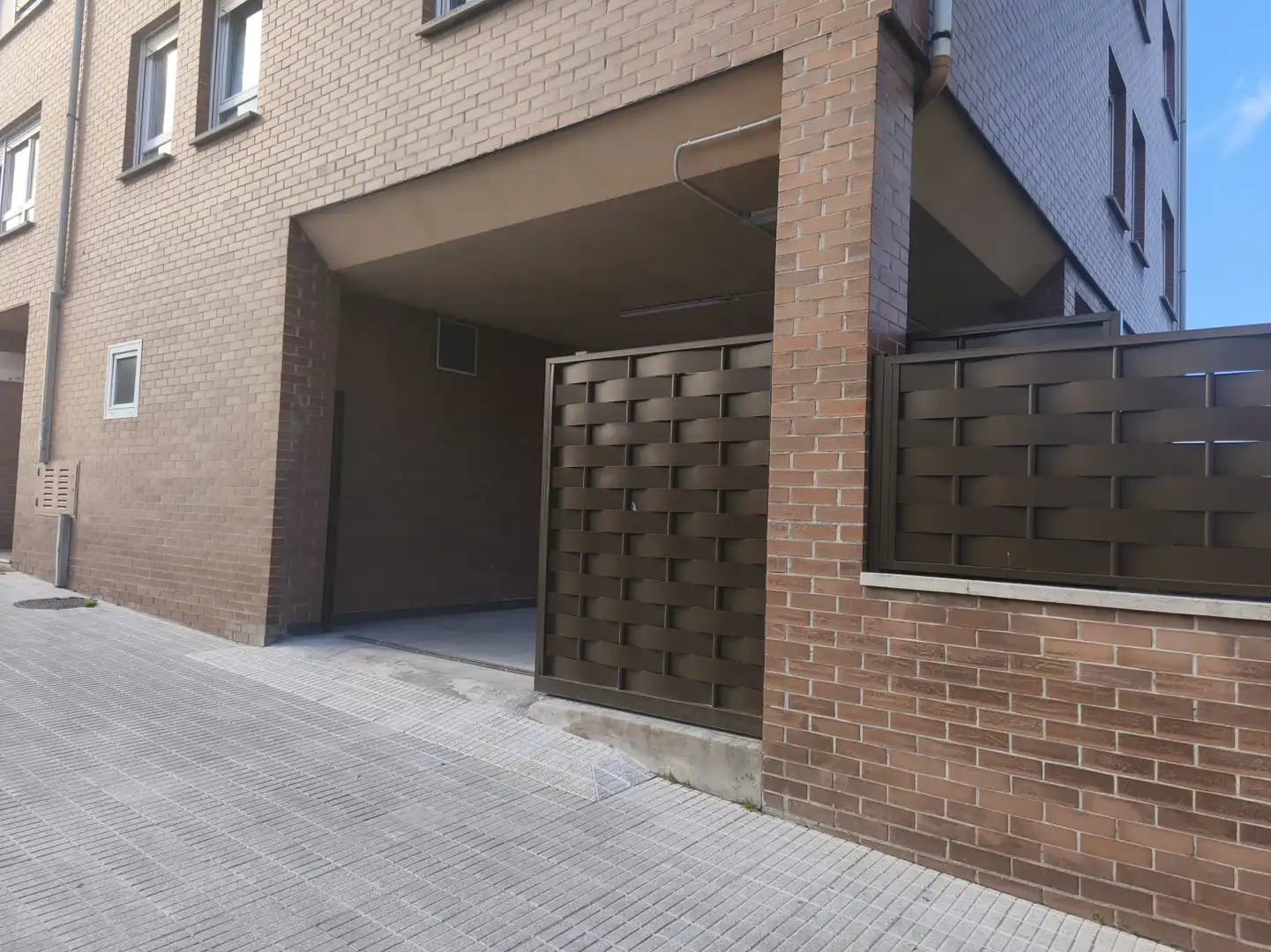 Vista exterior de Garatge en venda en Gijón 