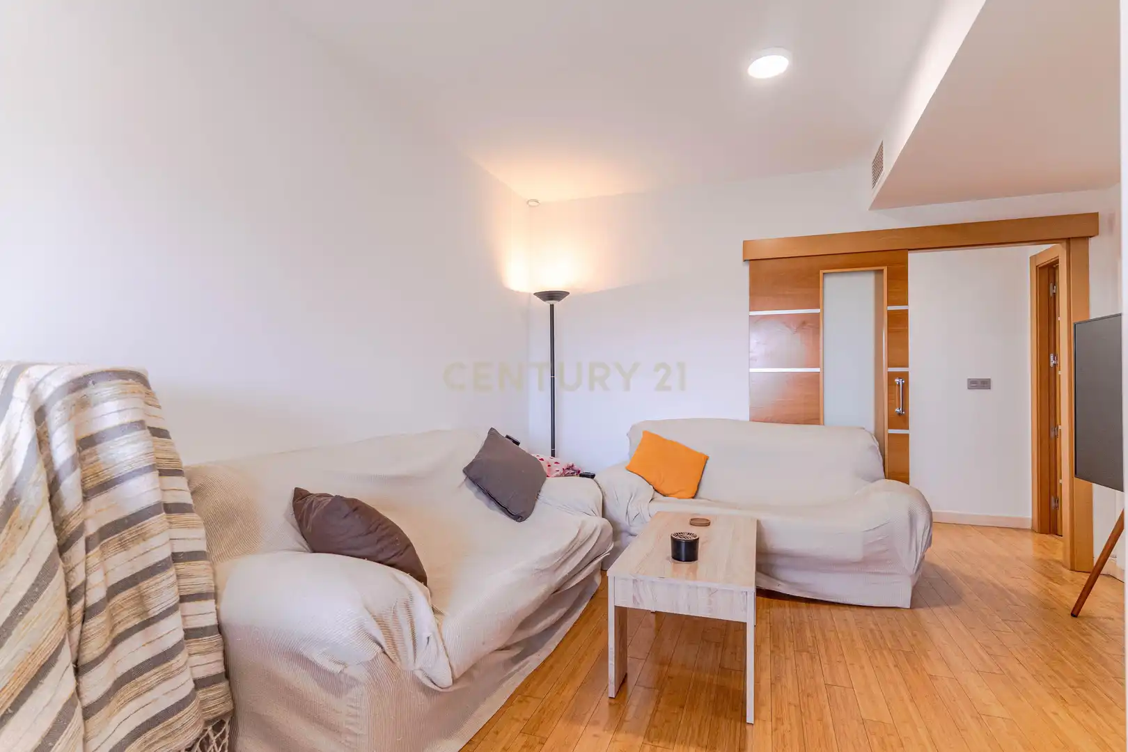 Sala de estar de Piso en venta en Granada con Jardín privado, Trastero y Piscina comunitaria