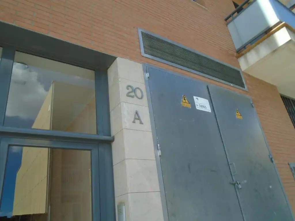 Aparcament amb ascensor en venda a C/ Vint i vuit