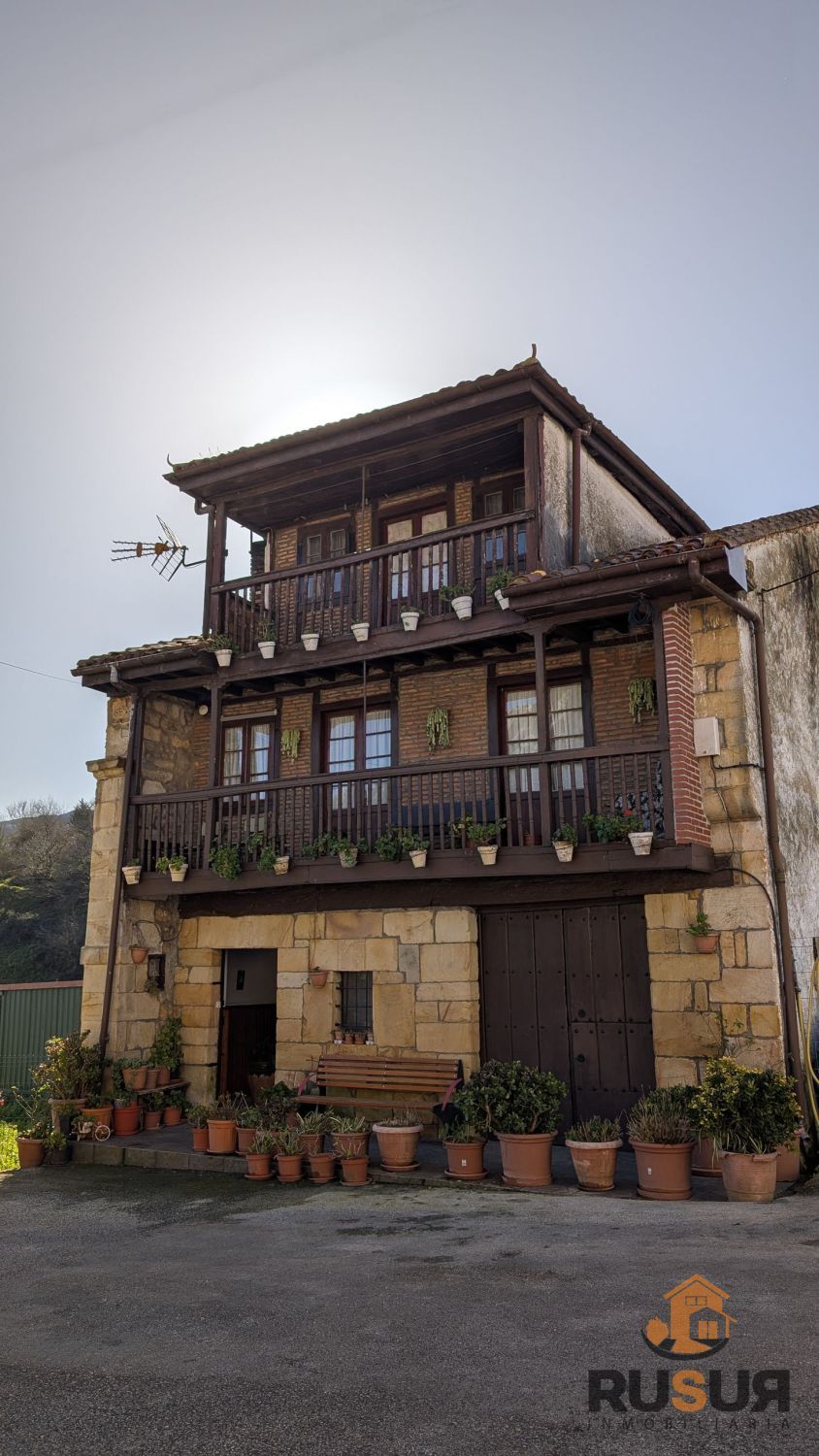 Vista exterior de Casa o xalet en venda en Puente Viesgo amb Calefacció, Traster i Moblat