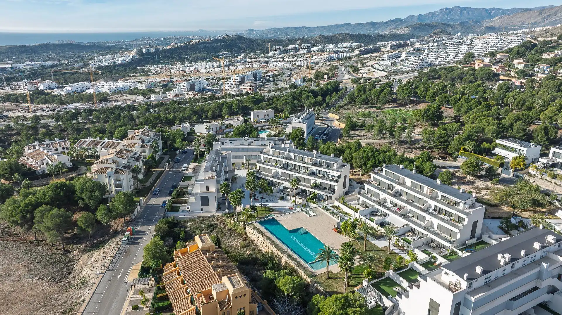 Vista exterior de Dúplex en venda en Finestrat amb Aire condicionat, Calefacció i Jardí privat