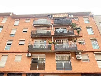 Exterior view of Flat for sale in Terrassa  with Air Conditioner and Balcony