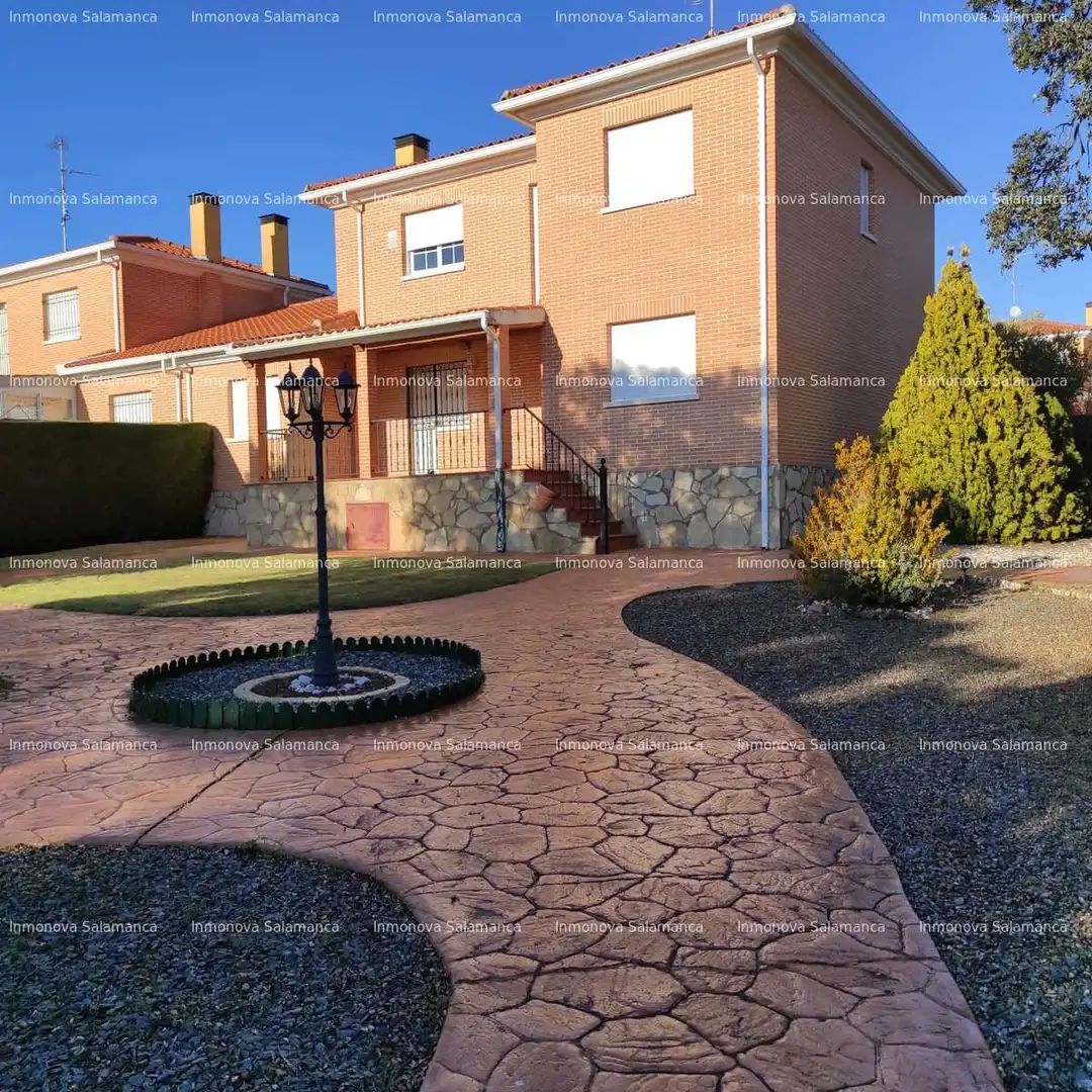 Jardín de Casa adosada en venta en Salamanca con Calefacción