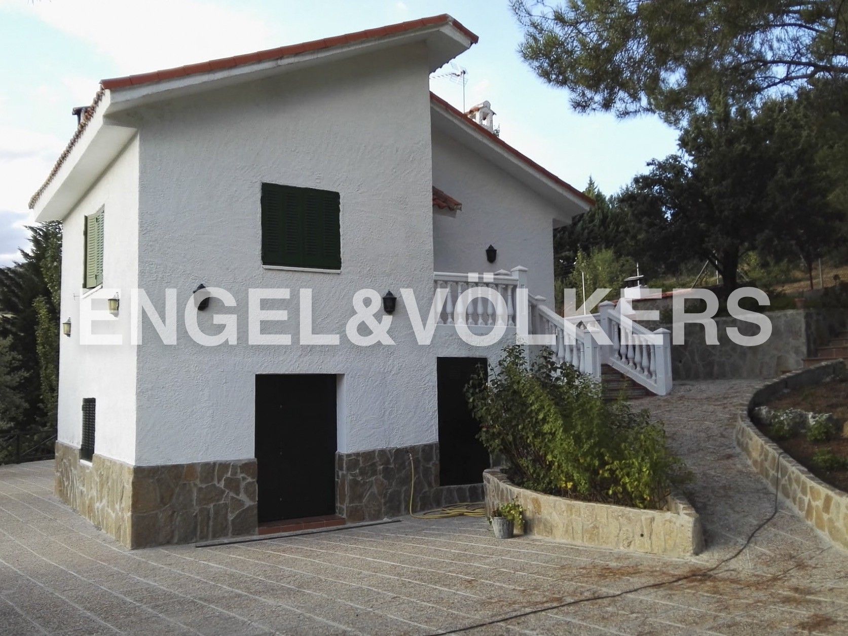 Exterior view of House or chalet for sale in Santa María de la Alameda  with Air Conditioner, Heating and Private garden