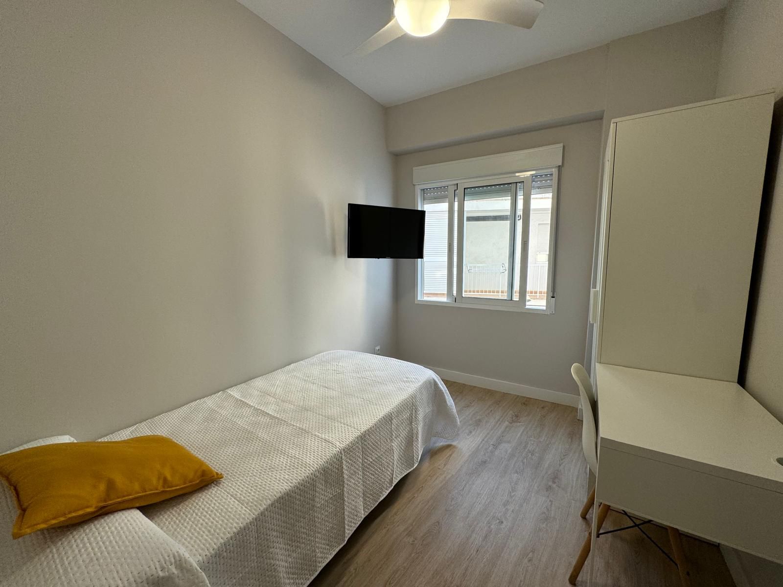 Bedroom of Flat to share in Alzira  with Furnished, Oven and Washing machine