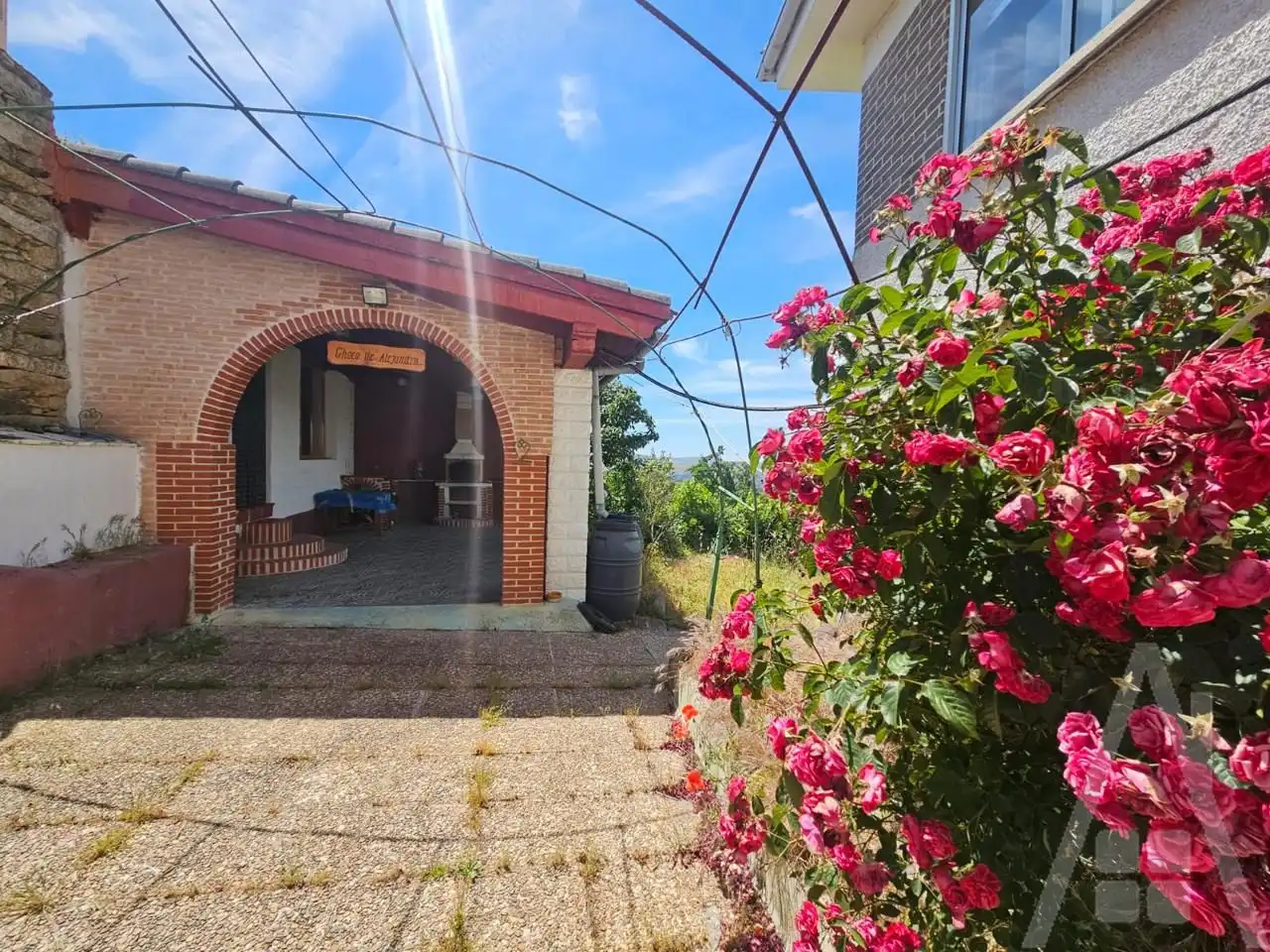 Vista exterior de Casa o xalet en venda en Mieza amb Calefacció, Jardí privat i Terrassa