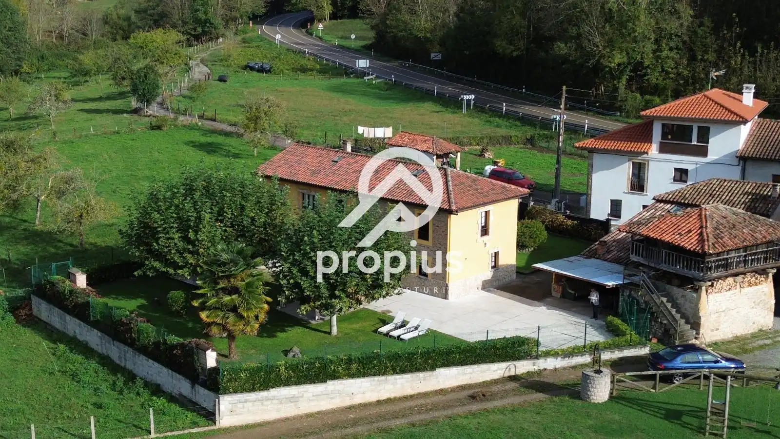 Vista exterior de Casa o chalet en venta en Parres con Calefacción, Jardín privado y Parquet