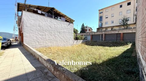 Terreno completamente llano en una zona residencial tranquila de Olot