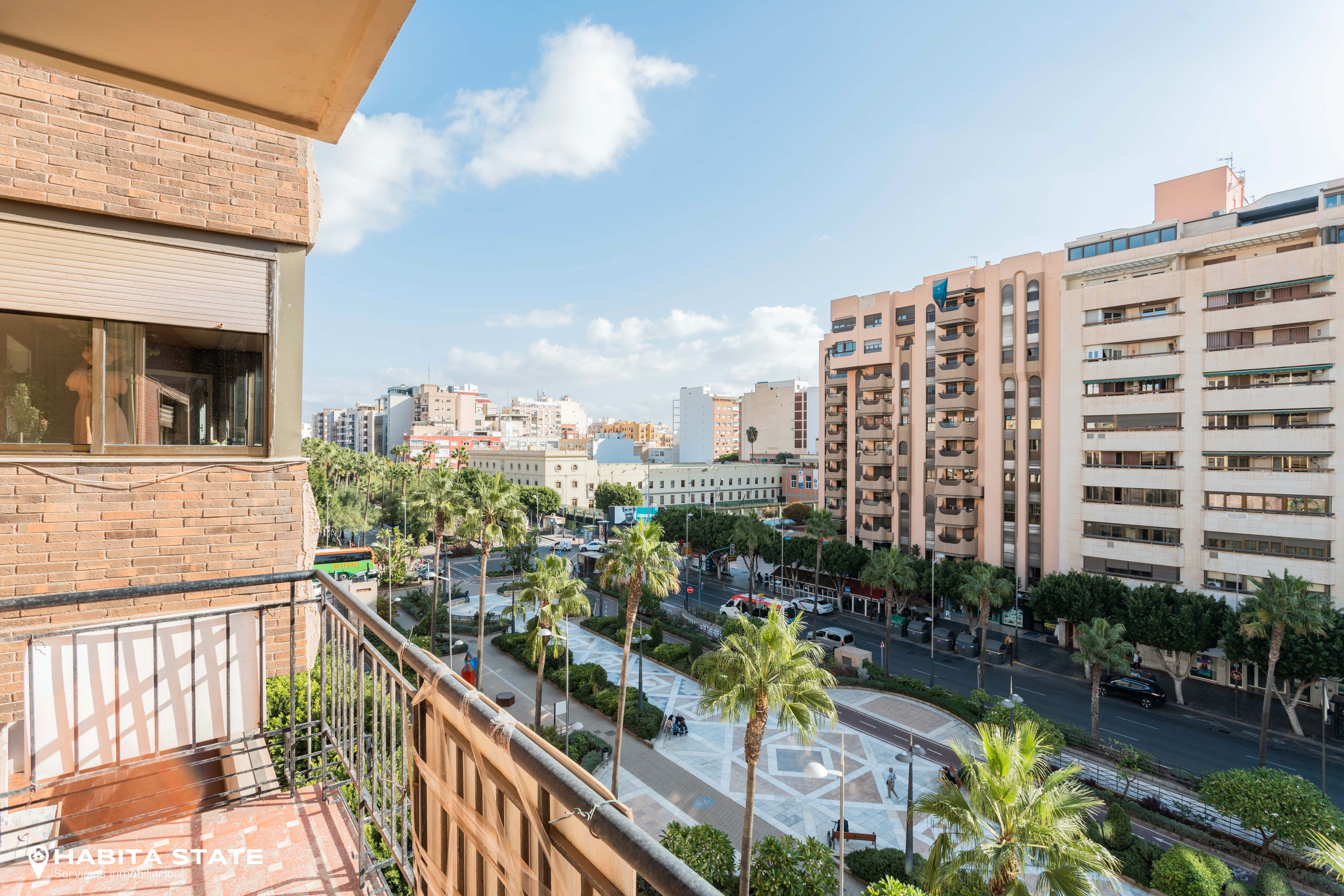 Vista exterior de Pis en venda en  Almería Capital amb Terrassa