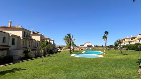 Foto 2 de Casa adosada en venda a Calle Rubén Darío, 33, Costa Esuri, Huelva