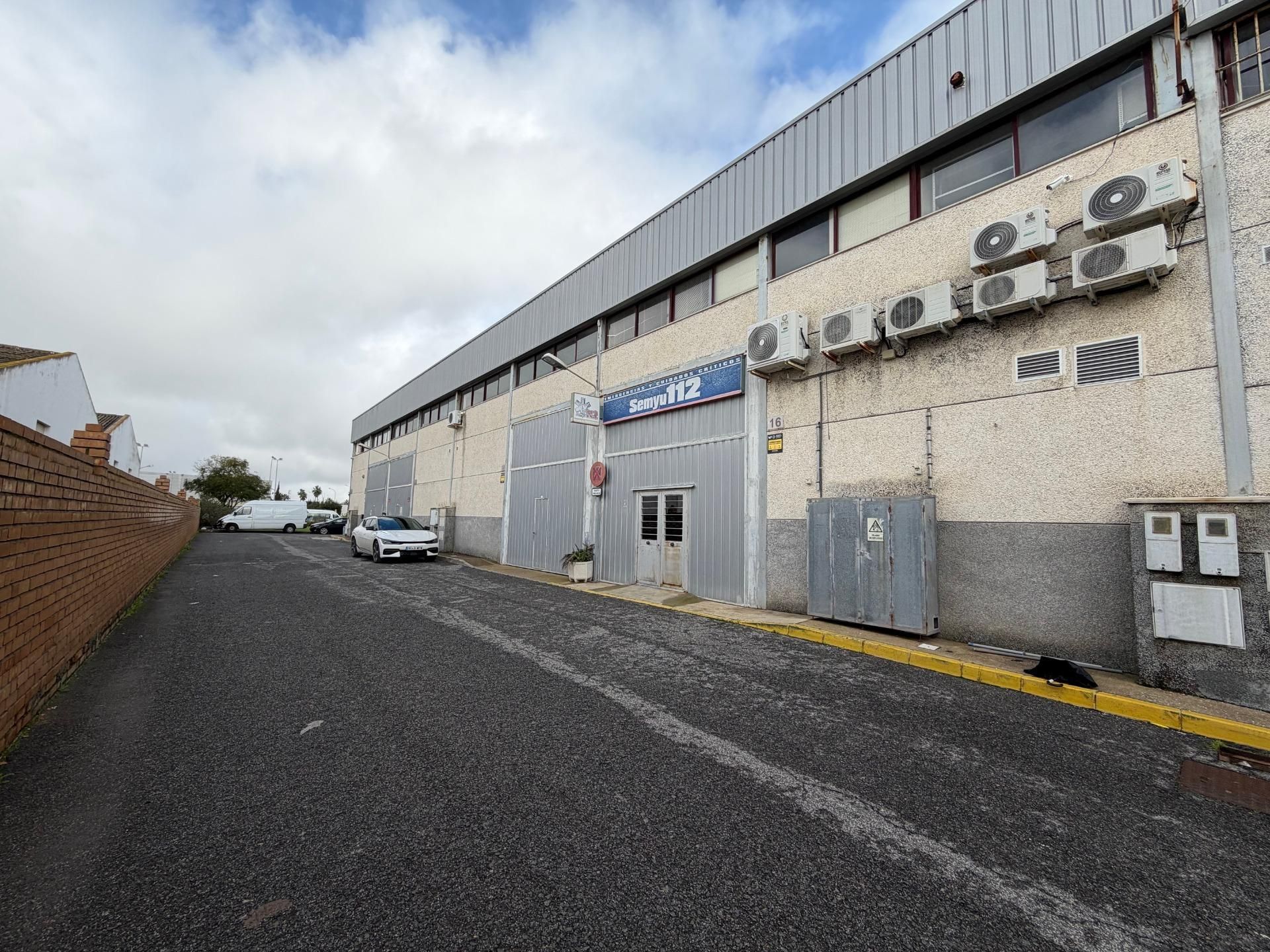 Vista exterior de Nave industrial en venta en El Puerto de Santa María