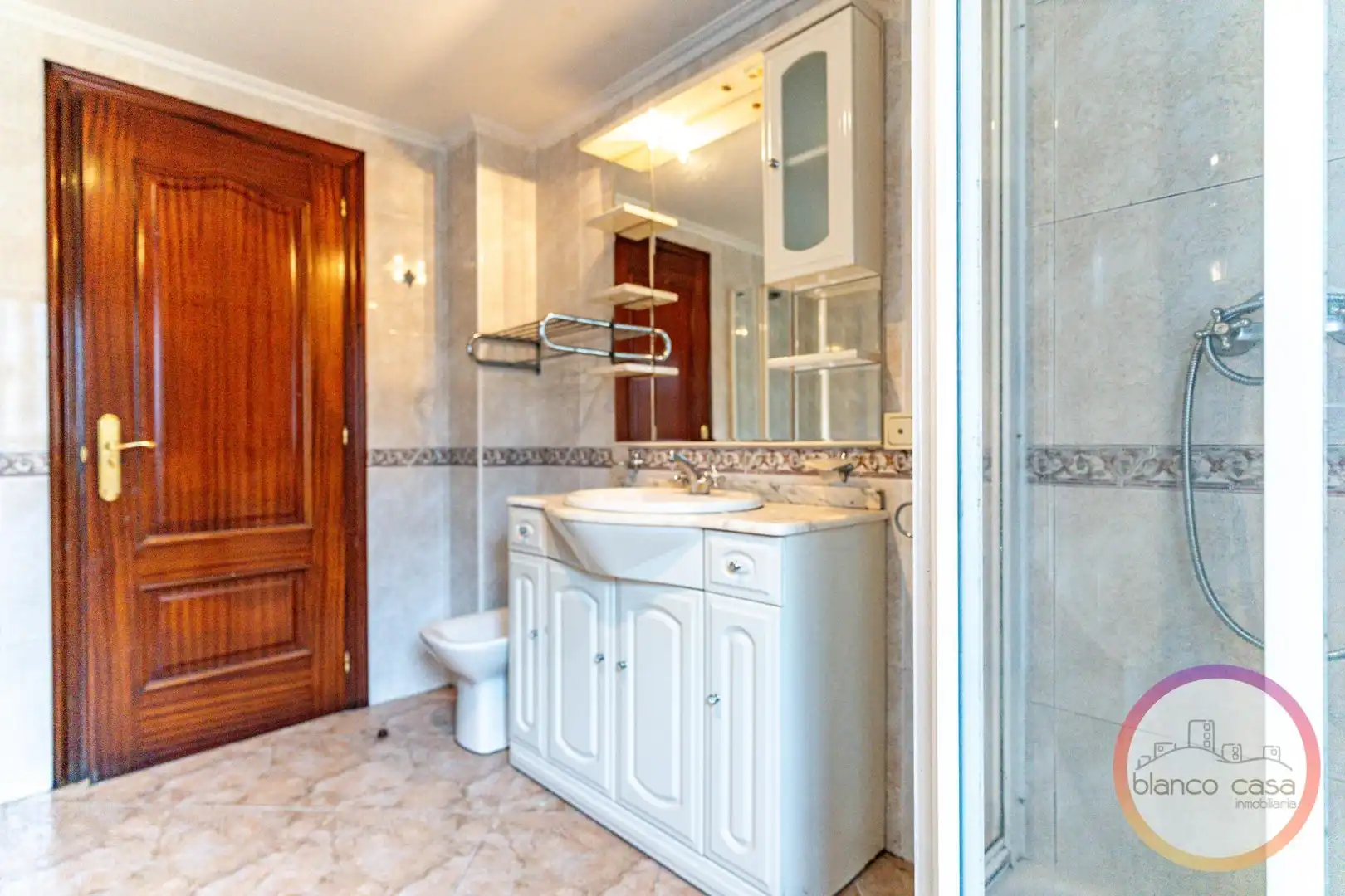 Badezimmer von Haus oder Chalet zum Verkauf in A Laracha   mit Heizung und Möbliert