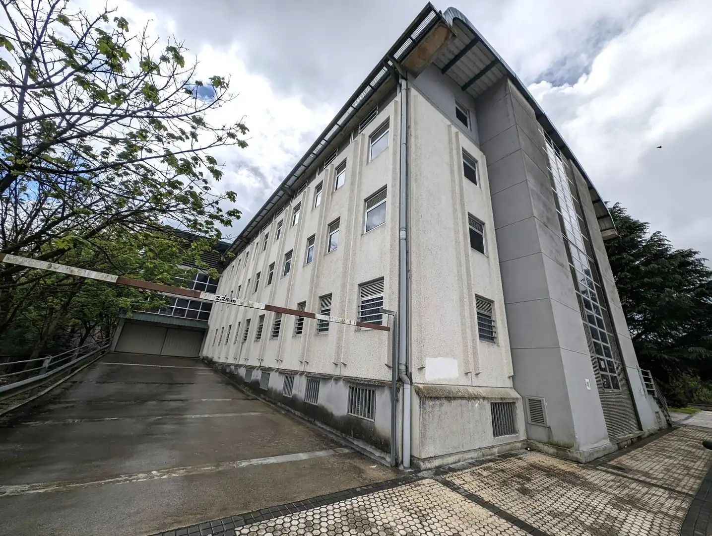 Außenansicht von Garage zum Verkauf in Lasarte-Oria